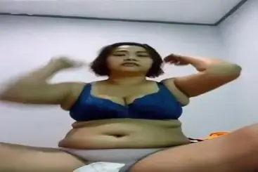 Cam Cewek Hot Bilang Mau Tidur Baju Biru Ngangkang