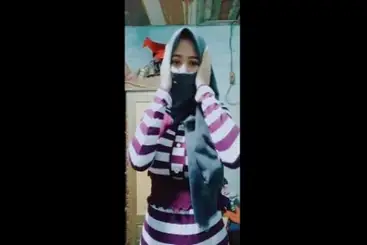 Cewek Jilbab Buka Bukaan Colmek Becek Ganas WOT Lumer HD